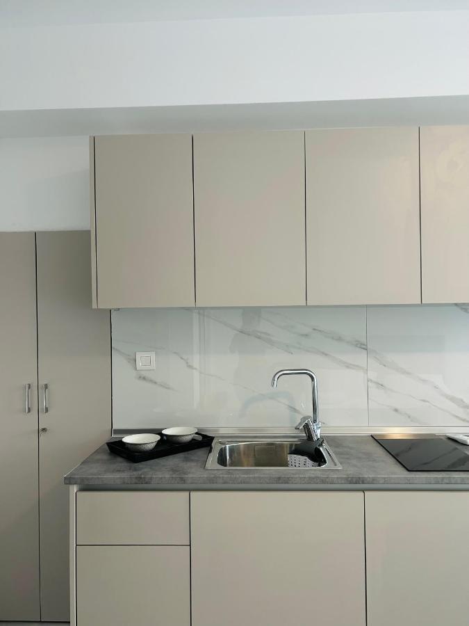 Chrisanthi Apartment *
